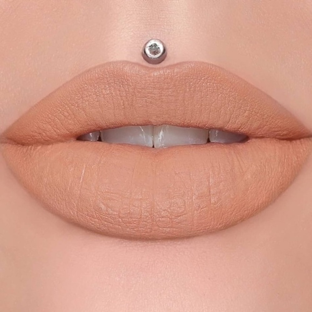 Jeffrey Star Velvet Trap Lipstick- Shade Diet Mannequin